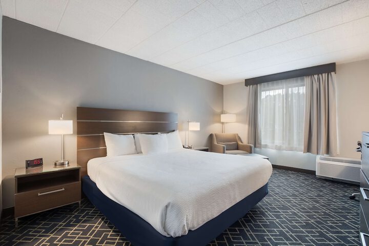 Room 32 of 49