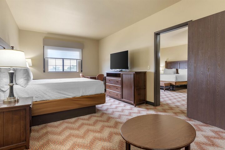 Best Western Plus Cimarron Hotel & Suites