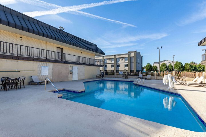 Pool 17 of 48