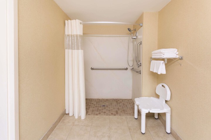 Room 5 of 13