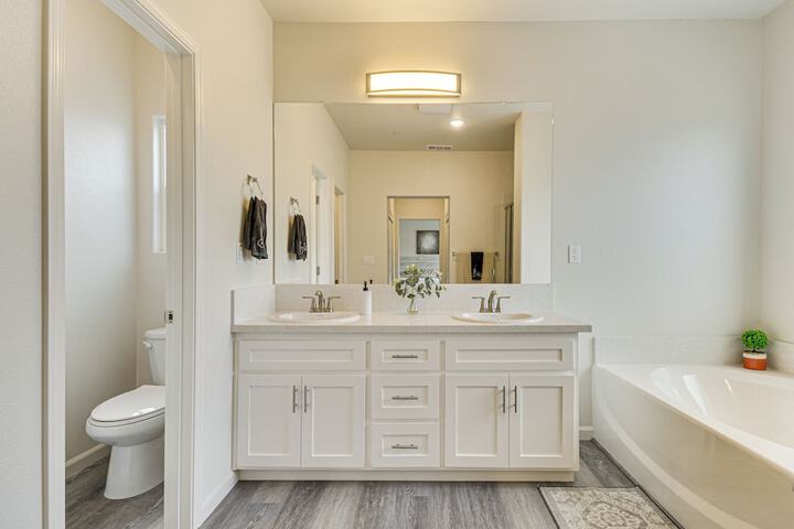 Chowchilla Home w / Private Patio!