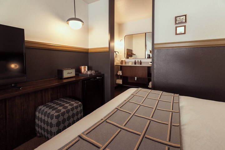 Room 64 of 71