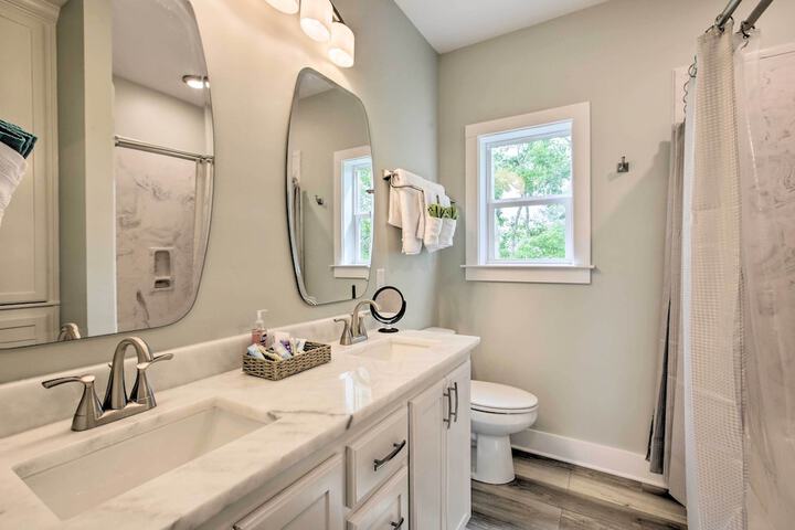 Modern Waveland Home w / Deck Walk to Beach!