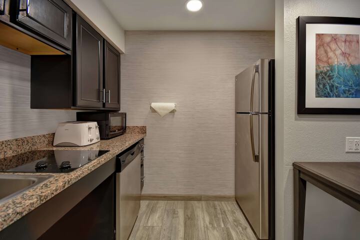 Homewood Suites by Hilton Edgewater