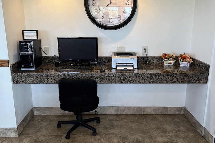 Business Center 35 of 37