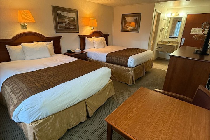 Richland Inn & Suites
