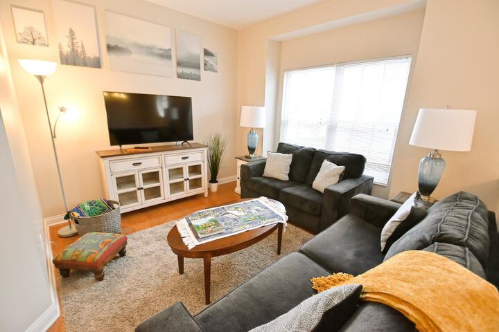 Walk to Notre Dame Spacious 3BR Townhome w Garage Family-friendly Amenities 123p