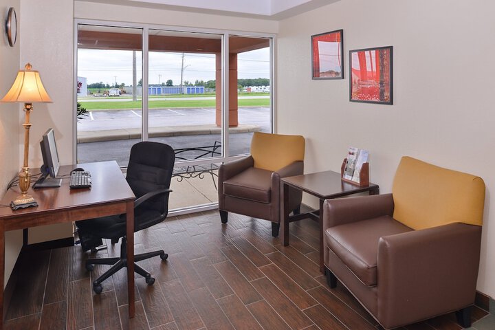 Business Center 25 of 25