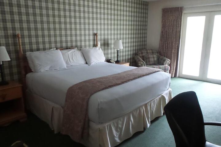 Room 70 of 82