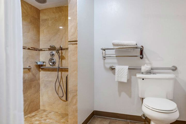 Room 16 of 33