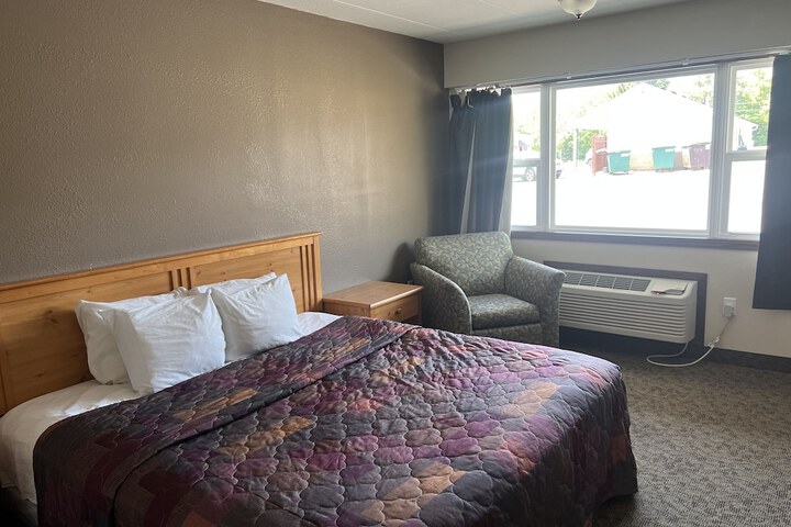 Room 82 of 443