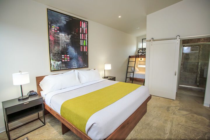 Room 9 of 19
