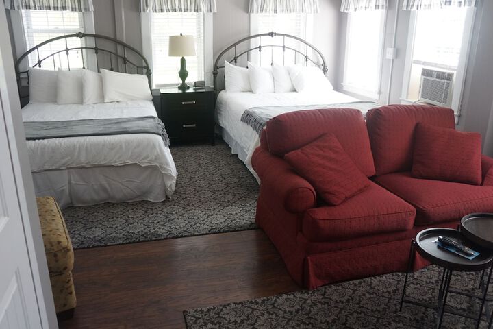 Room 12 of 33