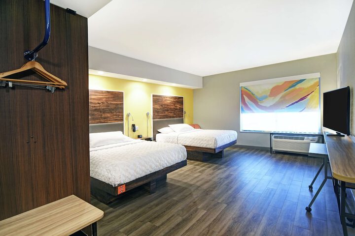 Room 11 of 32