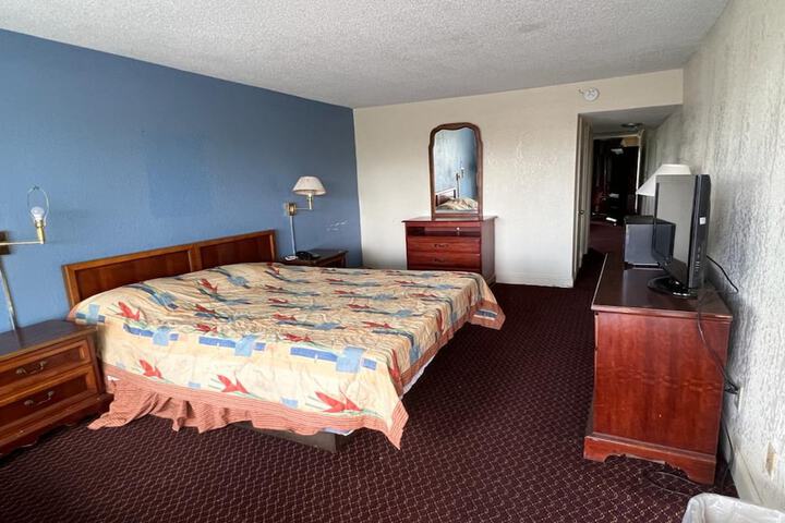 Room 83 of 95