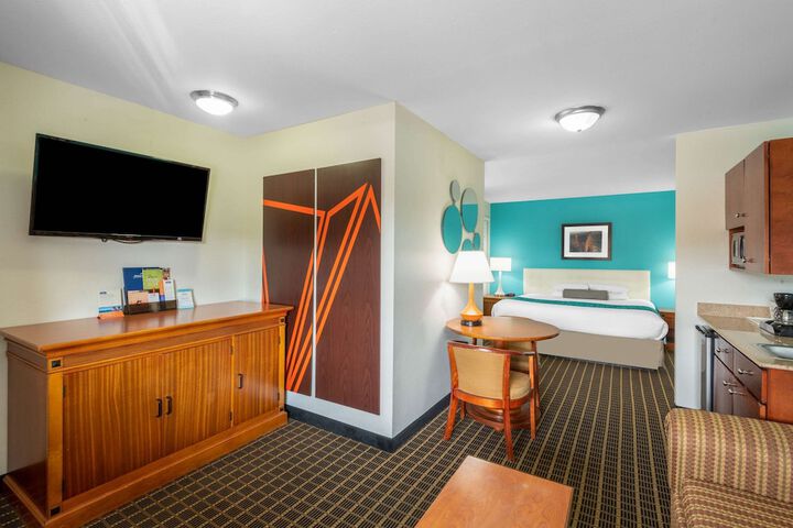 Room 16 of 19