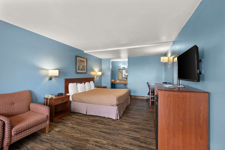 Room 10 of 27