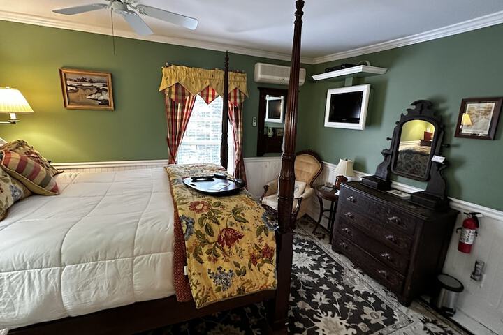 Room 84 of 200