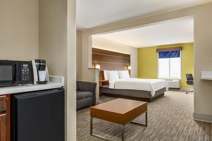 Holiday Inn Express & Suites Philadelphia - Mt. Laurel by IHG