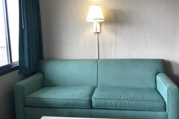 Room 33 of 37