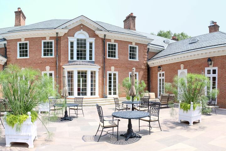 Hotel Exterior 203 of 221