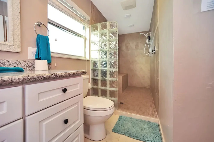 Apollo Beach W / Pool Room To Entertain, Pet Friendly! 6 Bedroom Home