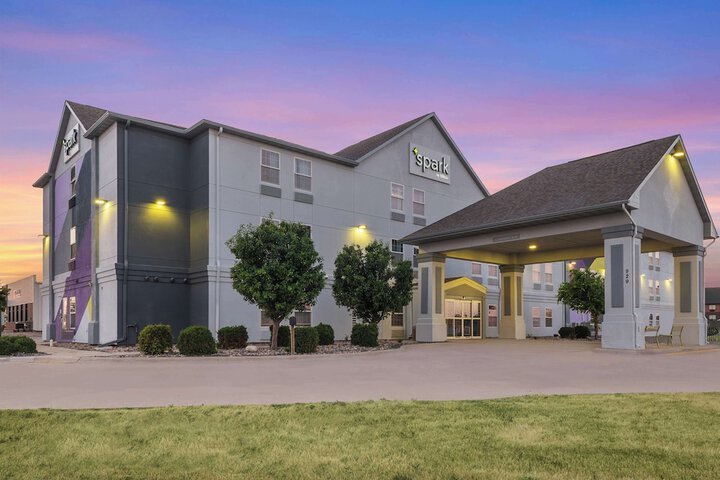 Hotel 6 of 59