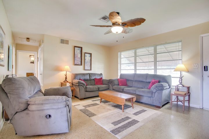 Pets Welcome: Cozy Home w / Pool in Margate!