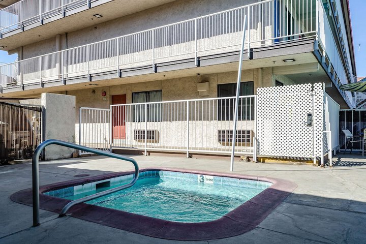 Pool 4 of 21