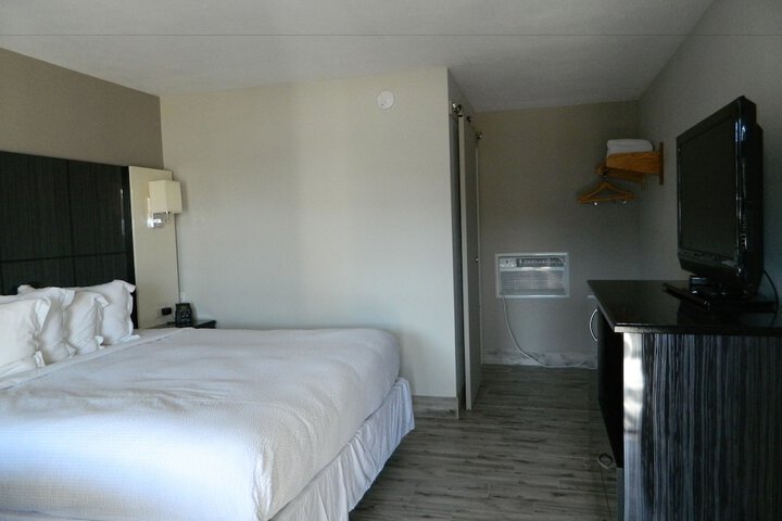Room 8 of 41