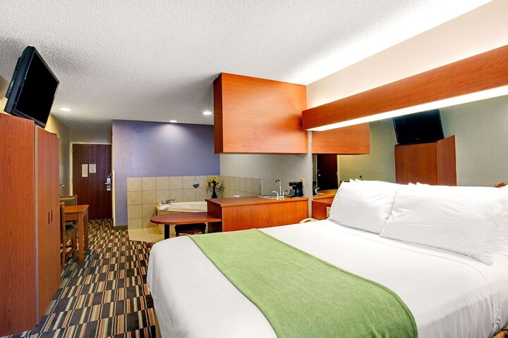 Microtel Inn & Suites by Wyndham Cherokee