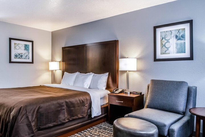 Clarion Hotel by Humboldt Bay