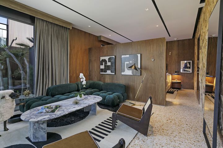 Room 14 of 65