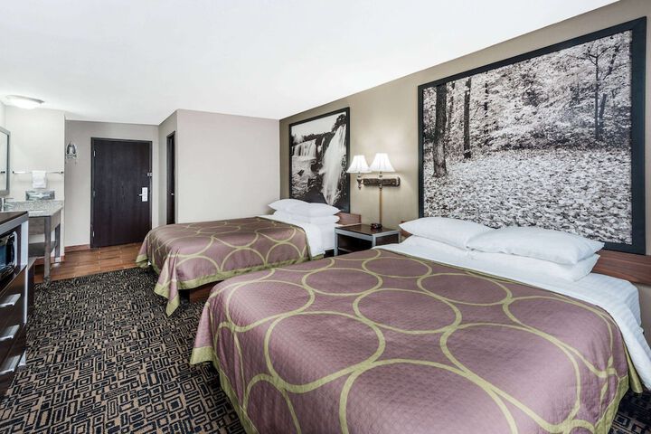 Room 9 of 15