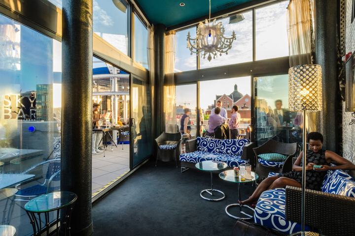 Lounge 62 of 64