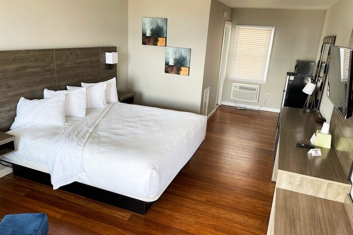 Room 10 of 20