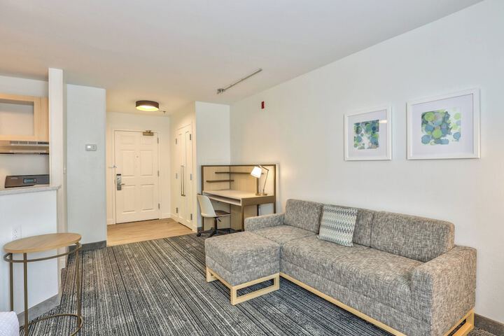 Room 34 of 62