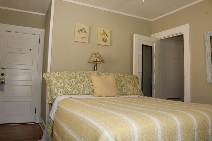 Room 112 of 143