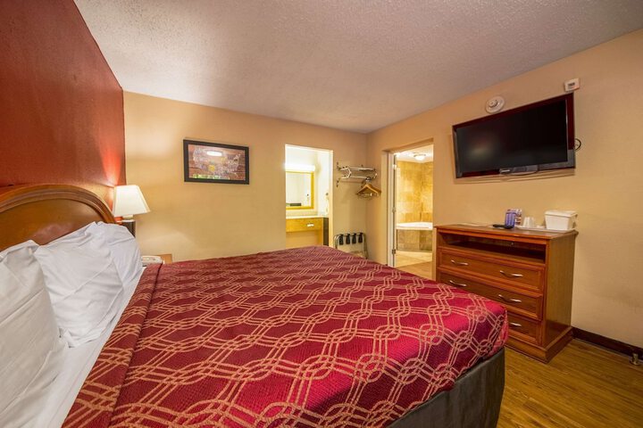 Room 9 of 28