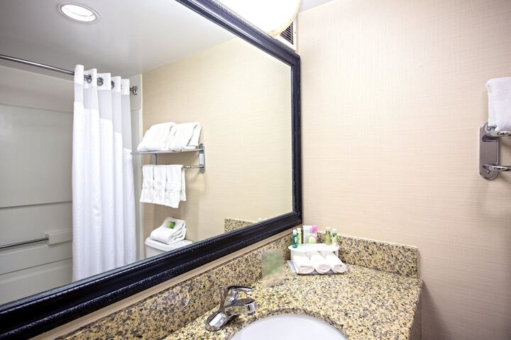 Room 11 of 22