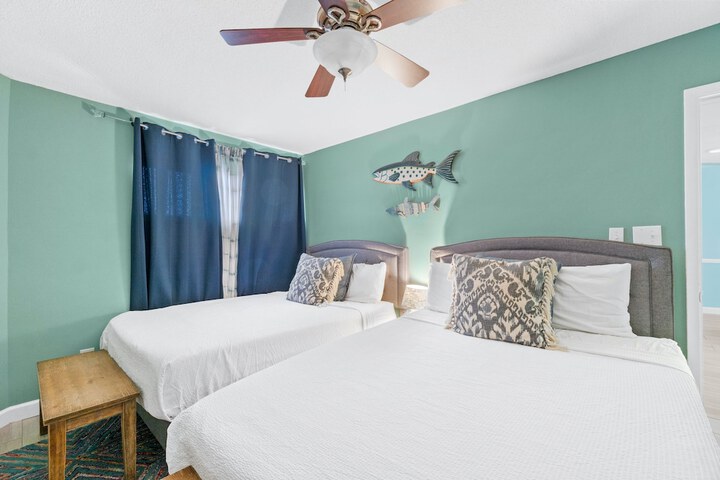 Room 34 of 202
