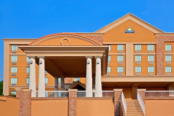 Days Hotel by Wyndham North Bergen / NYC Area