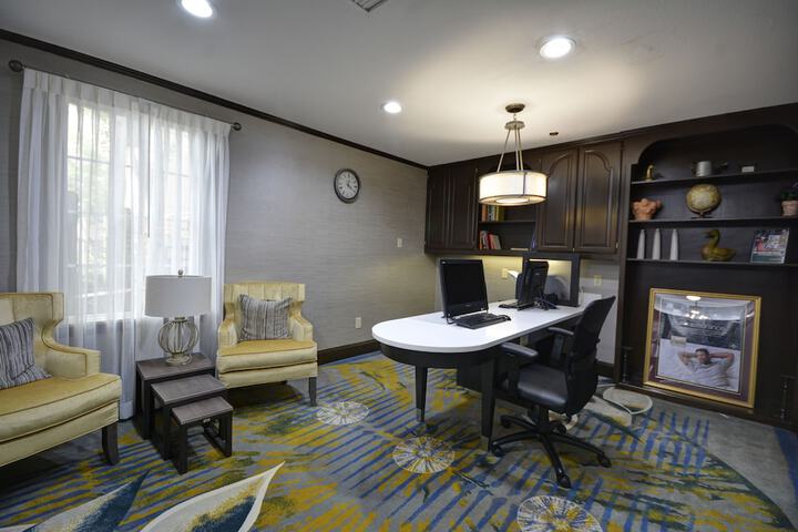 Business Center 88 of 91