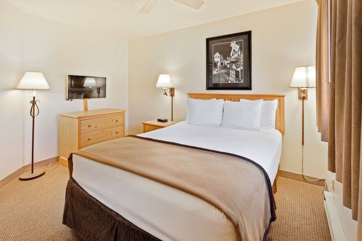 Room 13 of 27