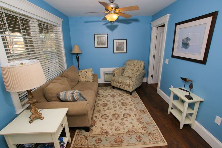 Room 150 of 373