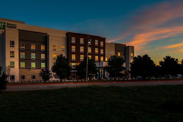 Hotel 5 of 37