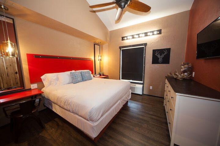 Room 52 of 86