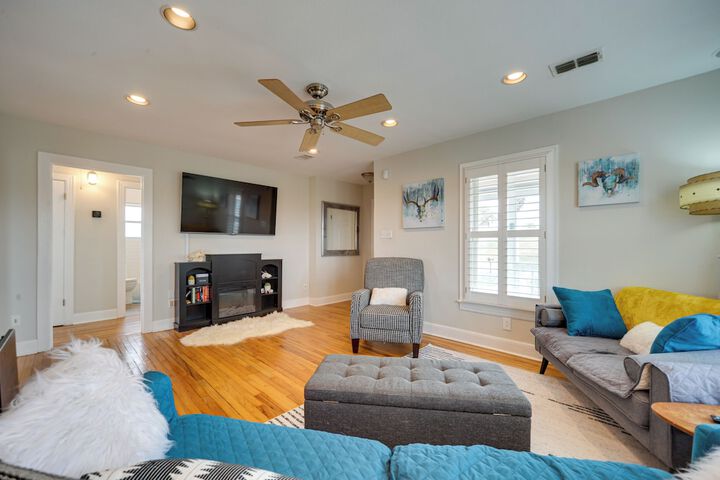 Pet-friendly Texas Retreat w / Deck & Gas Grill!