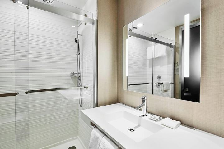 AC Hotel by Marriott Cincinnati at the Banks