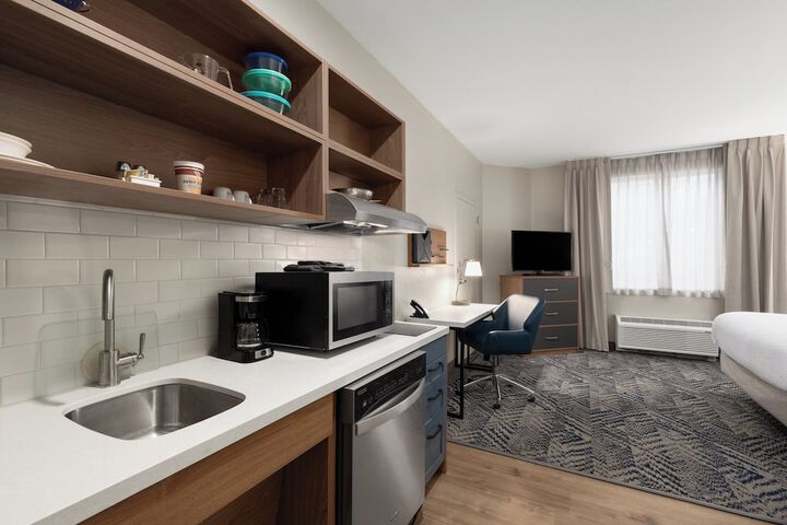 Candlewood Suites Mobile‑Downtown by IHG